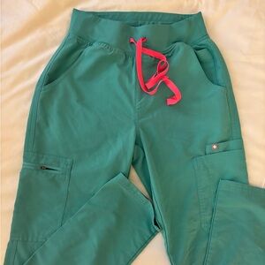 Figs High Waisted Yola Skinny Scrub Pants™ and matching Catarina scrub top